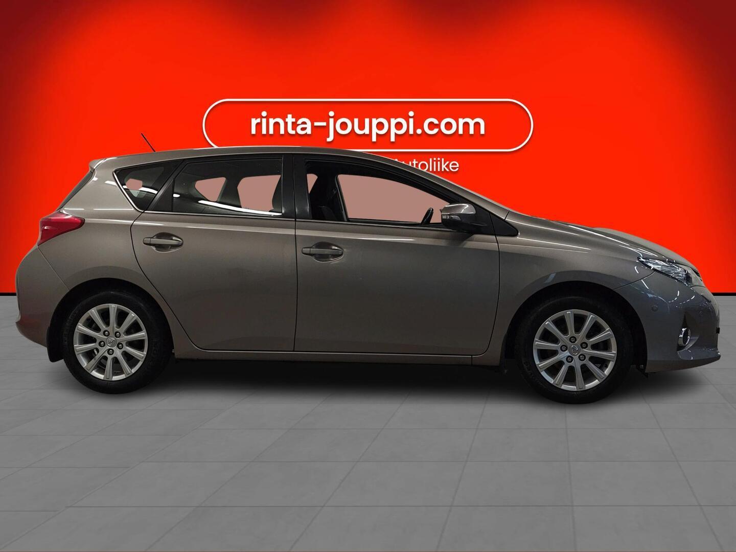 TOYOTA Auris 2012