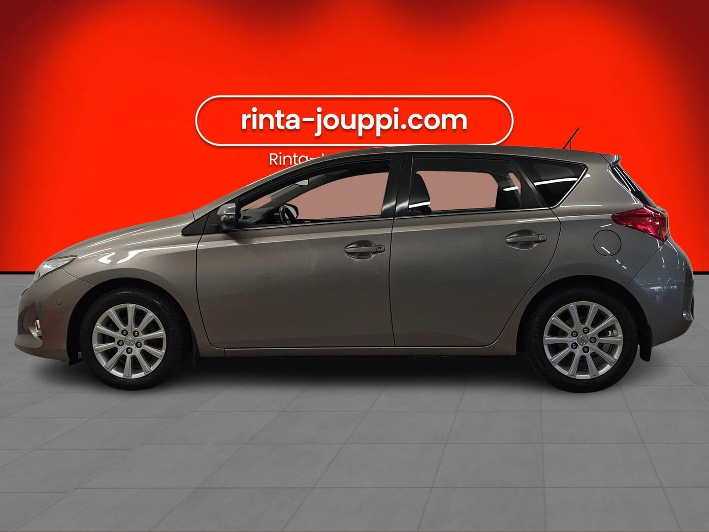 TOYOTA Auris 2012