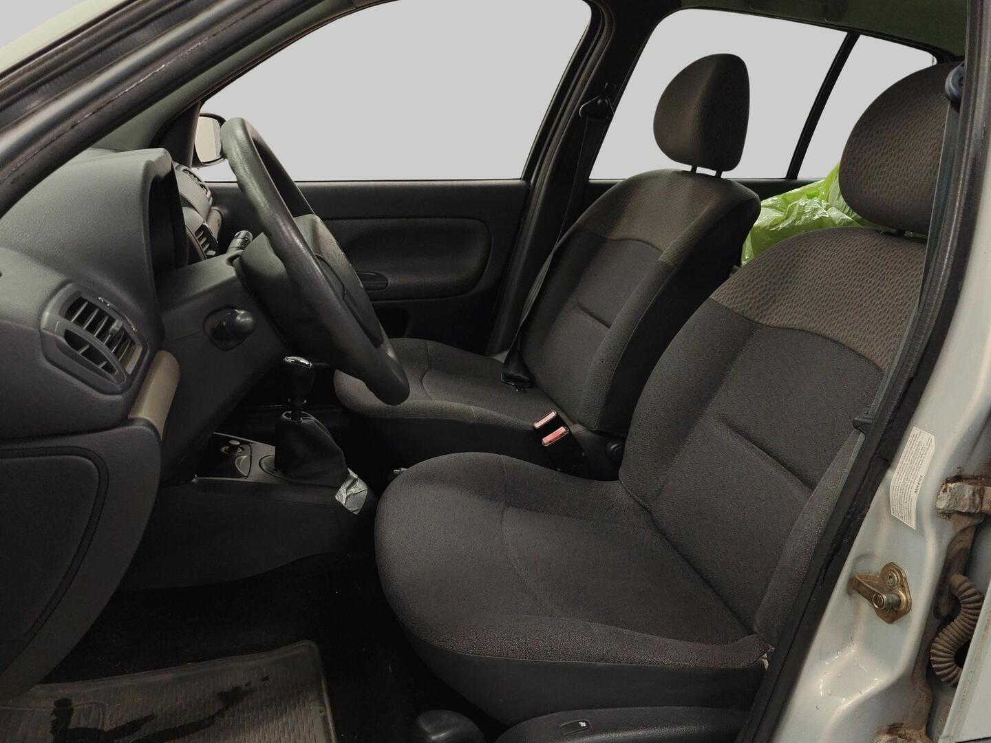 RENAULT Clio 2005