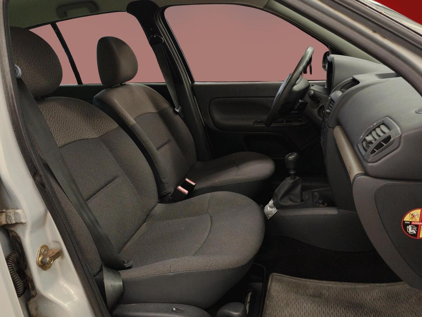 RENAULT Clio 2005