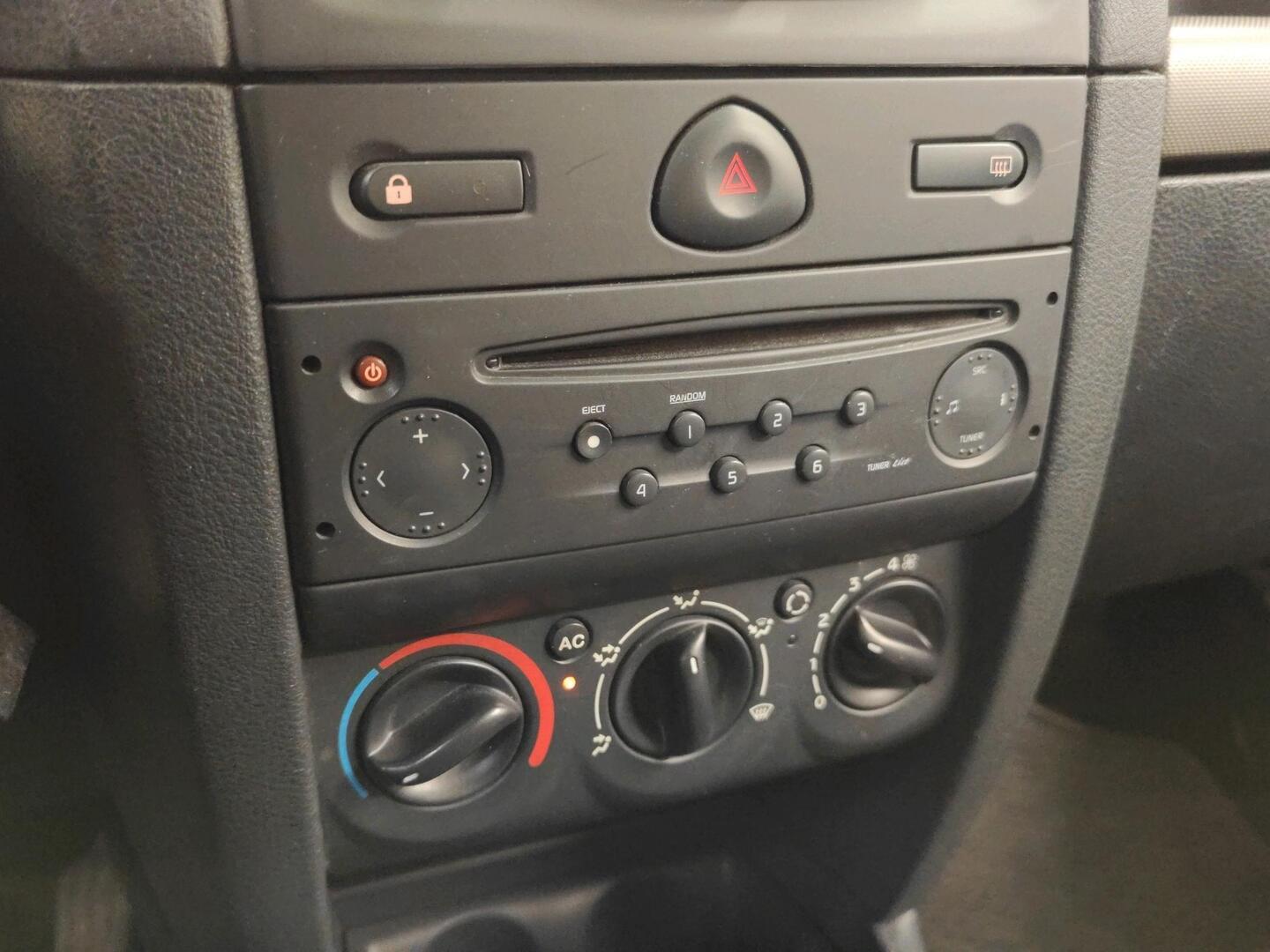 RENAULT Clio 2005
