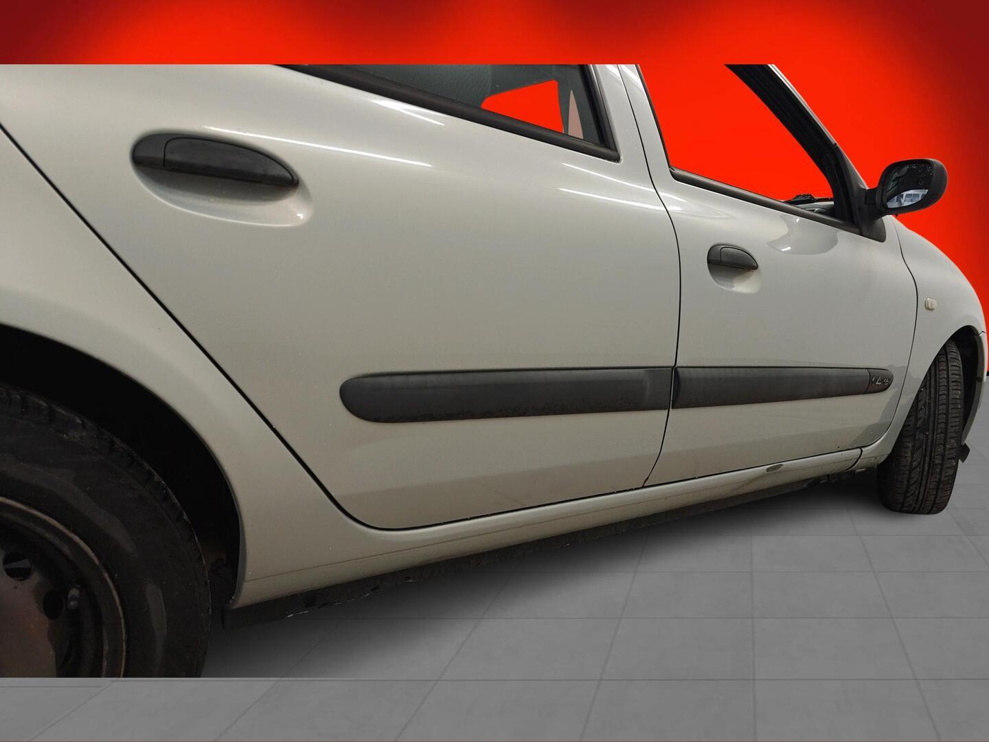 RENAULT Clio 2005