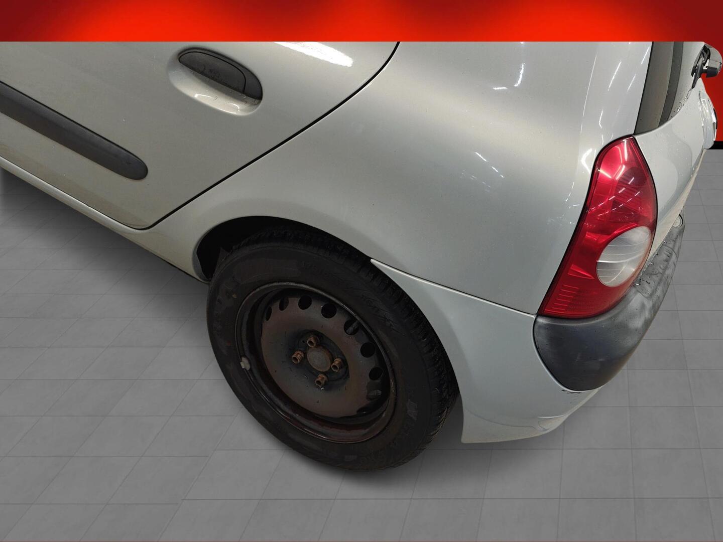 RENAULT Clio 2005