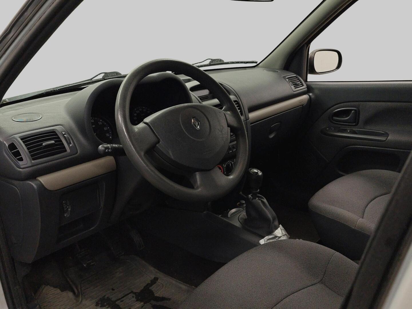 RENAULT Clio 2005