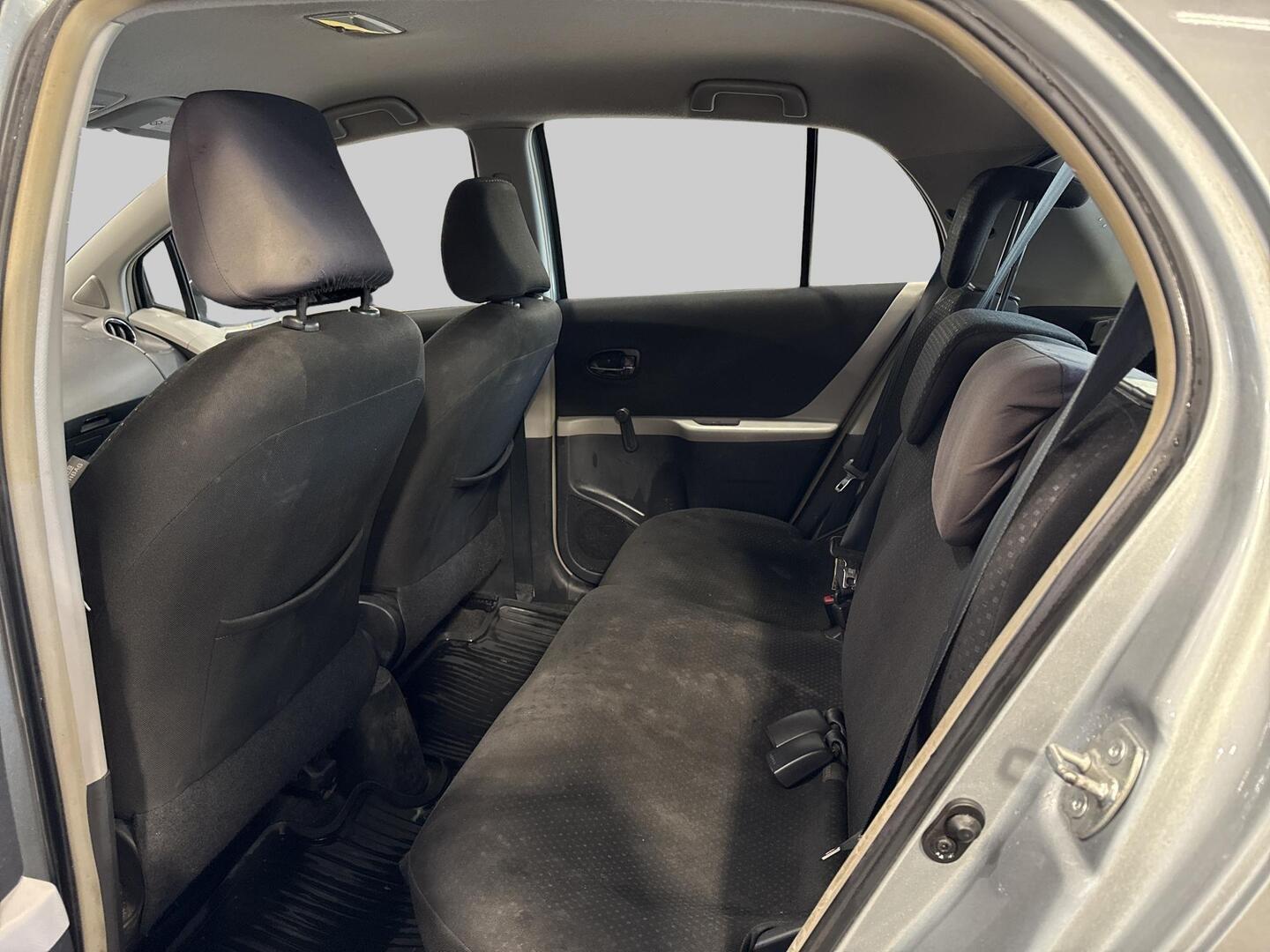 TOYOTA Yaris 2011