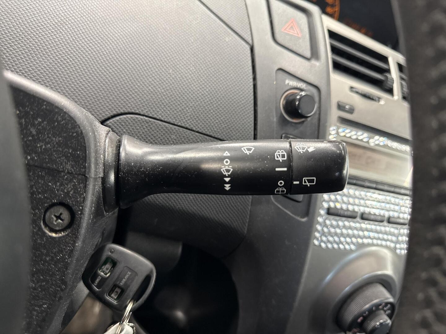 TOYOTA Yaris 2011