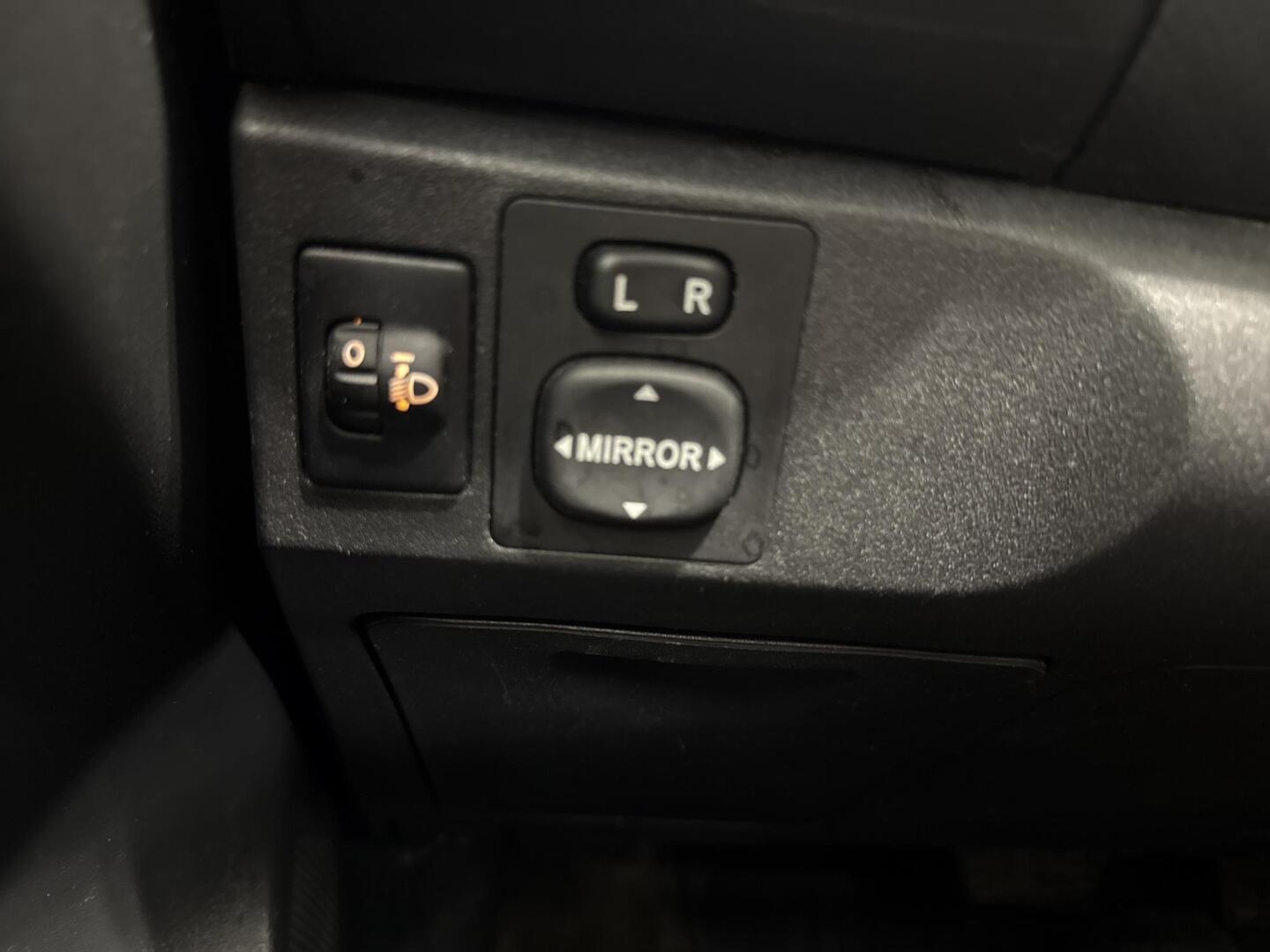 TOYOTA Yaris 2011