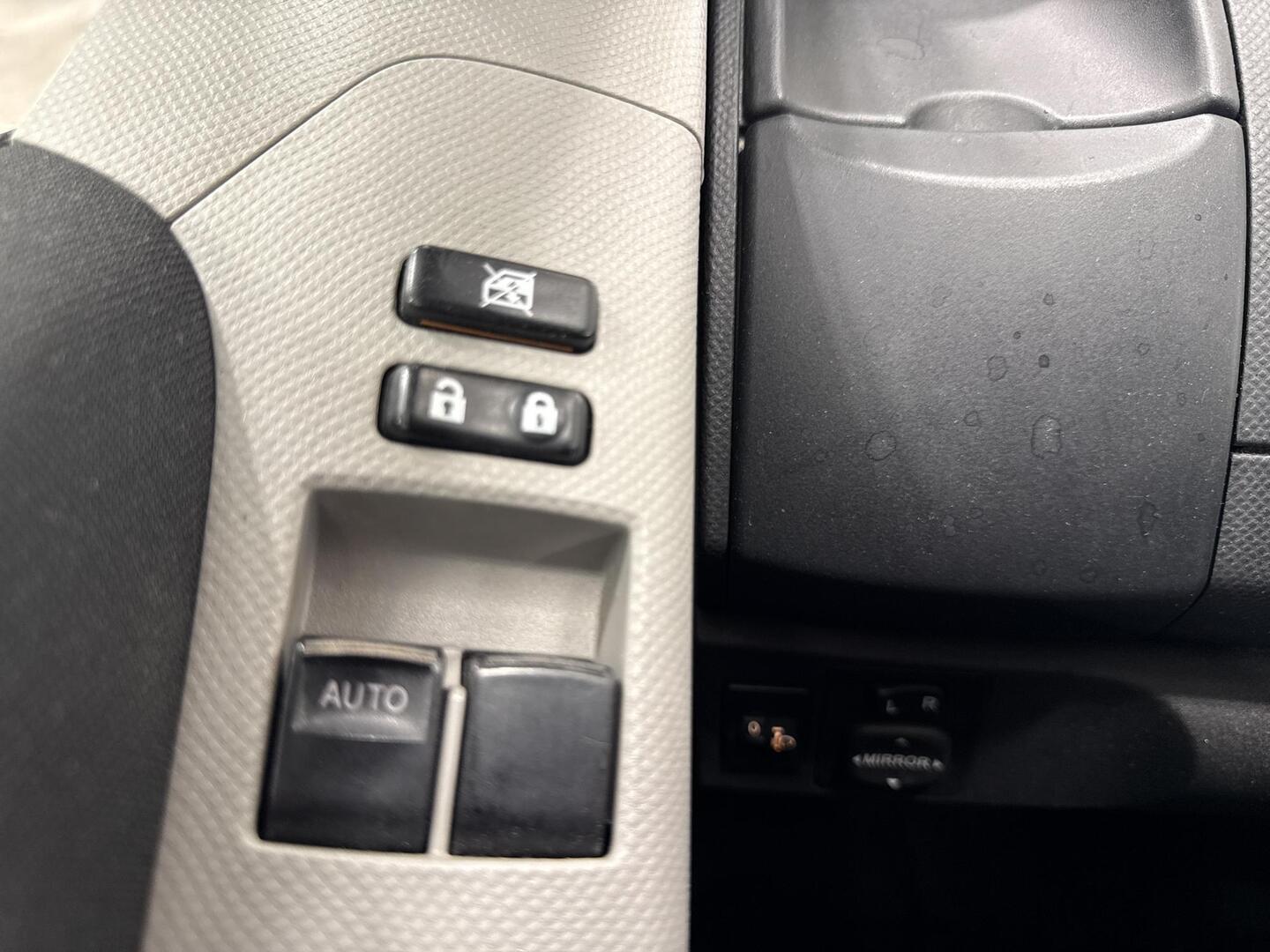 TOYOTA Yaris 2011