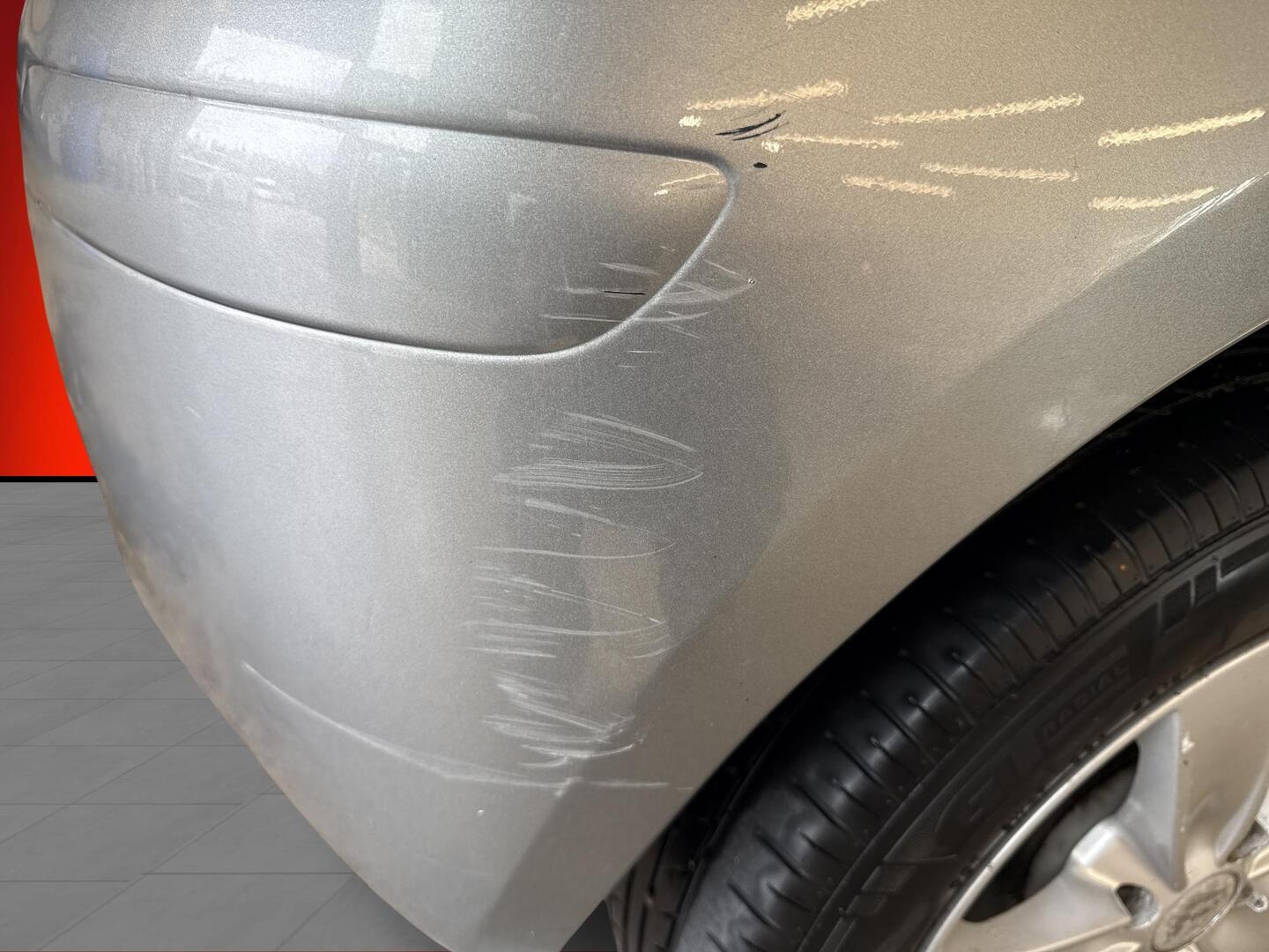 TOYOTA Yaris 2011