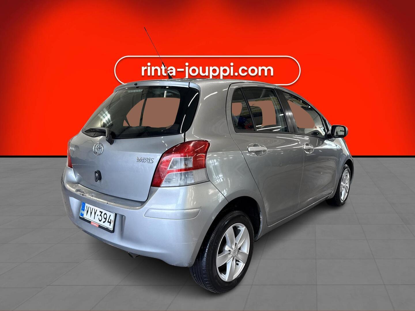 TOYOTA Yaris 2011