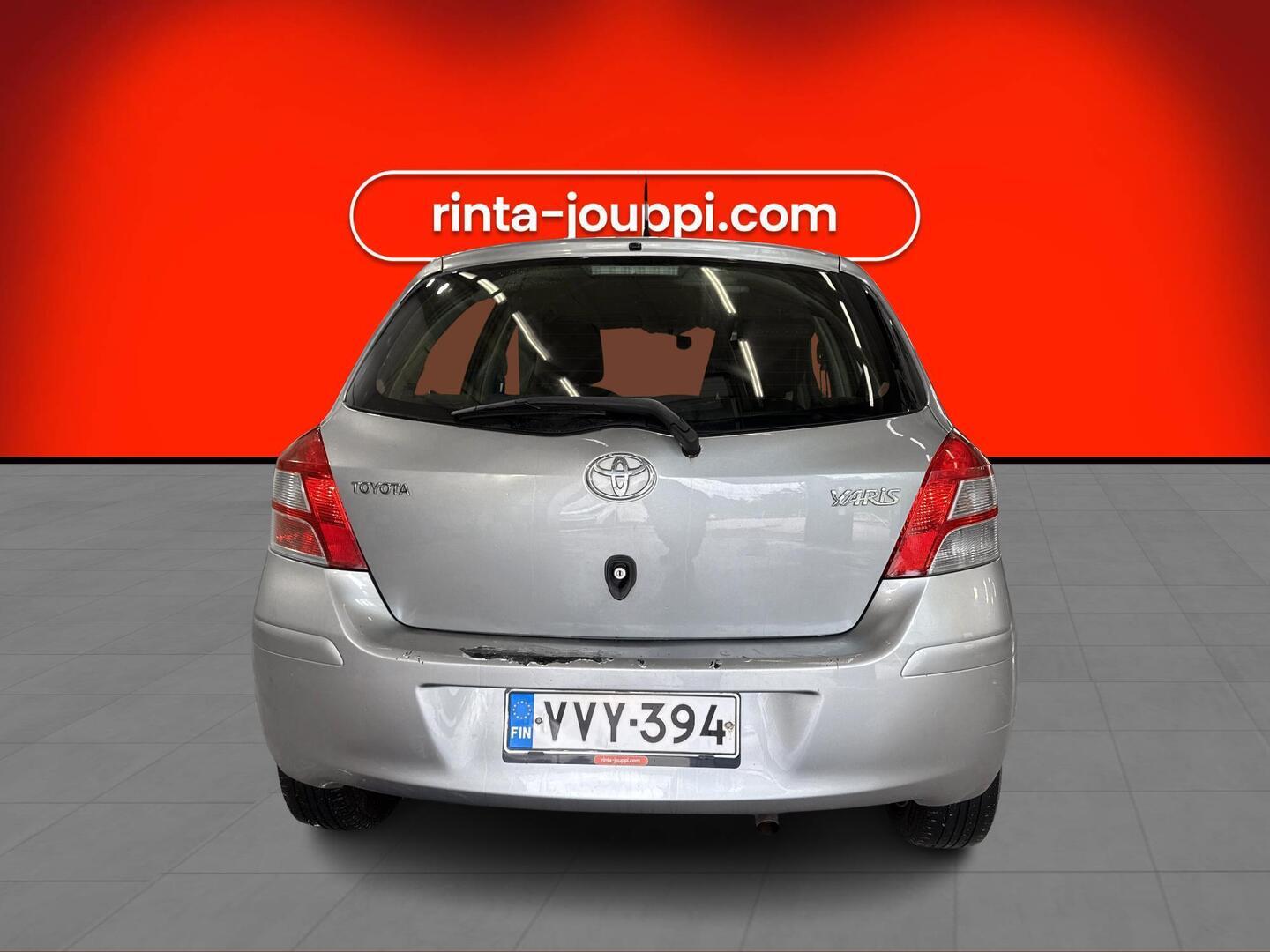 TOYOTA Yaris 2011