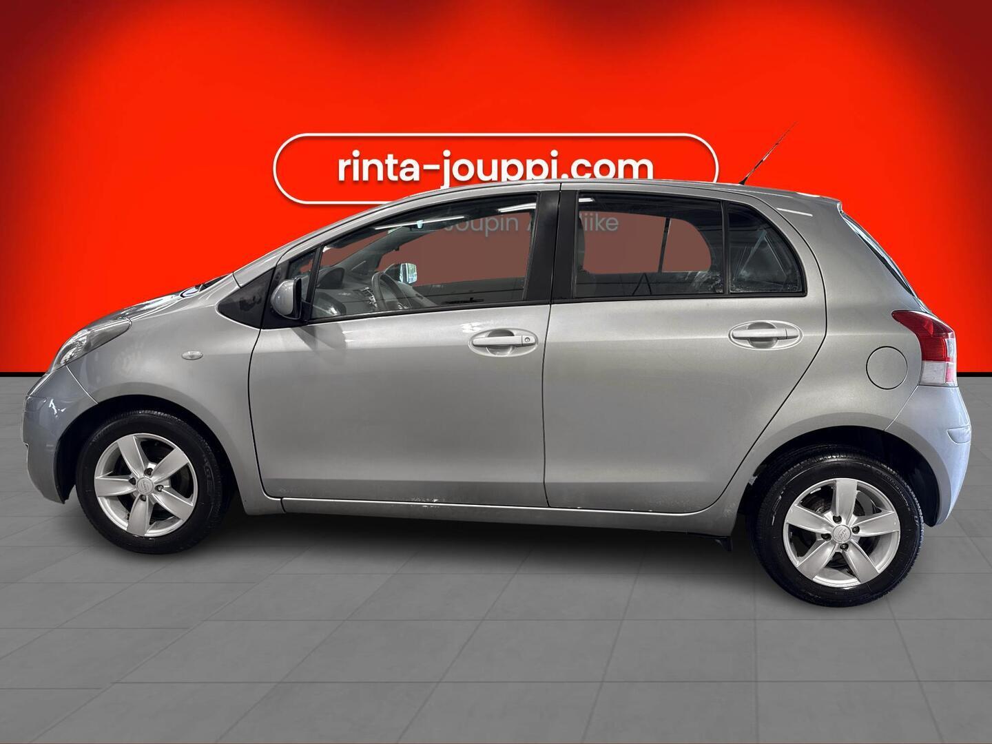 TOYOTA Yaris 2011