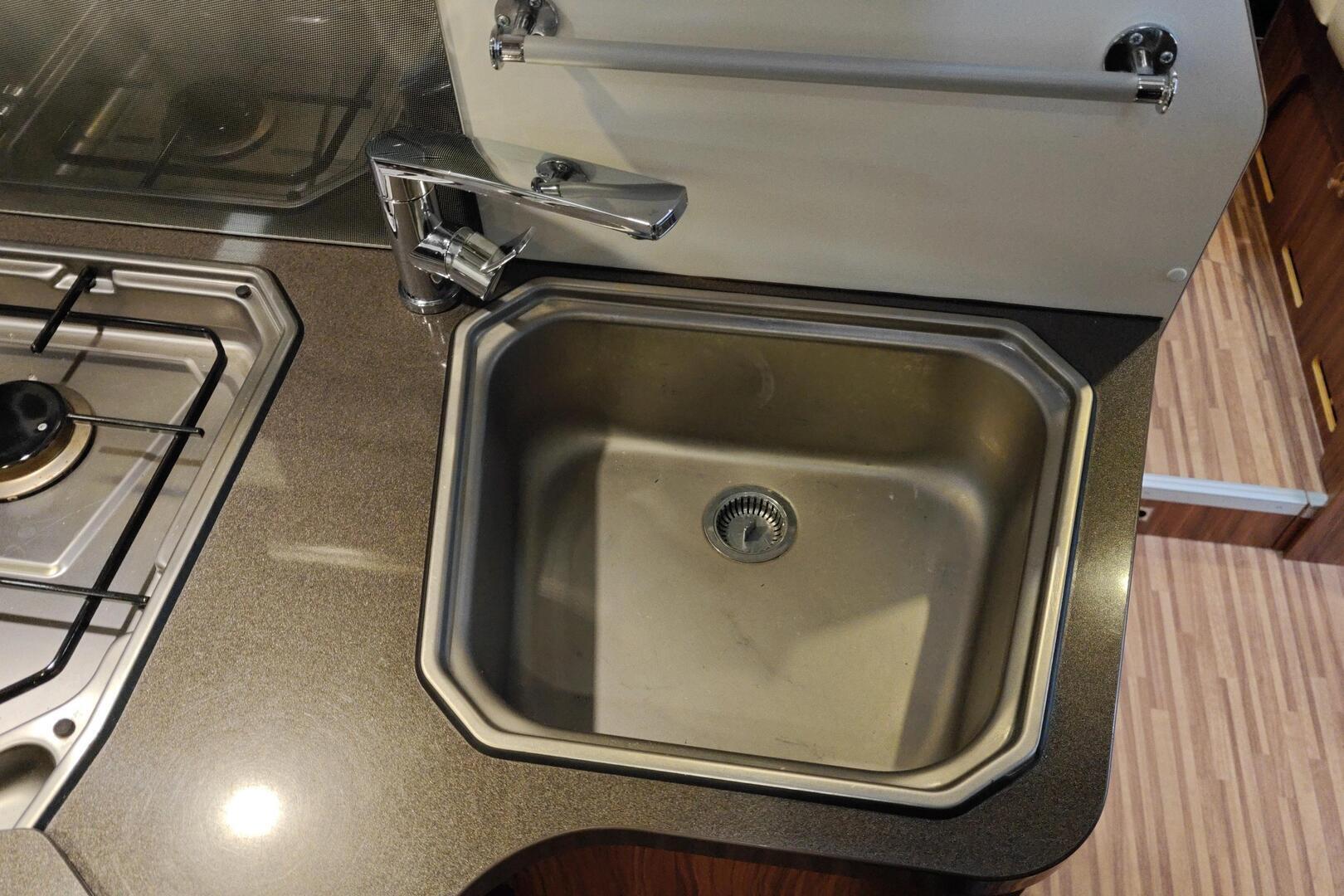 ADRIA Matrix Supreme M 687 SL 2015