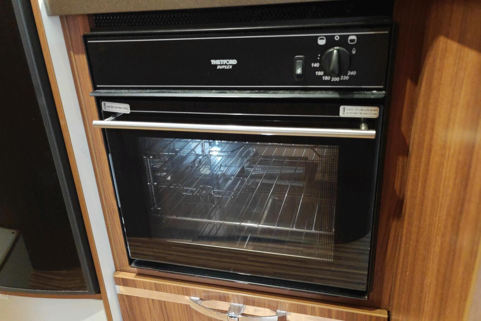 ADRIA Matrix Supreme M 687 SL 2015