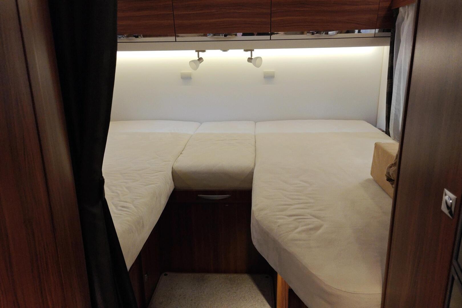 ADRIA Matrix Supreme M 687 SL 2015