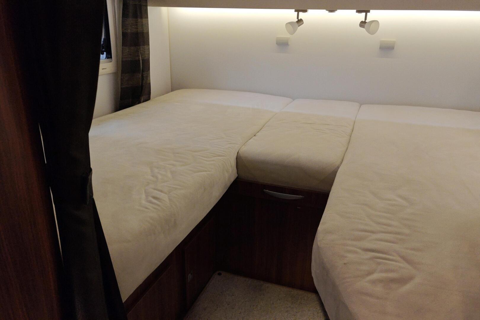 ADRIA Matrix Supreme M 687 SL 2015