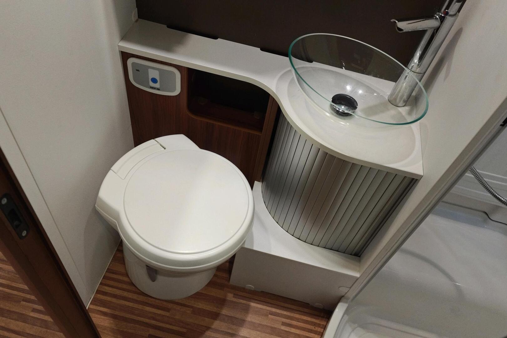 ADRIA Matrix Supreme M 687 SL 2015