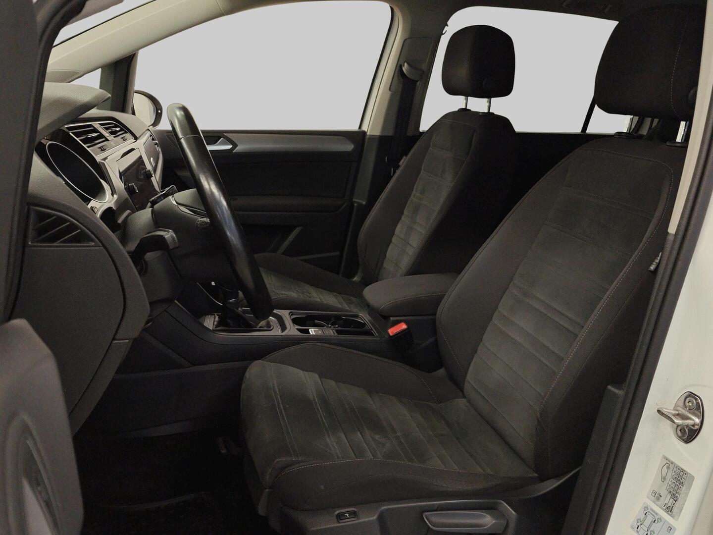 VOLKSWAGEN Touran 2018