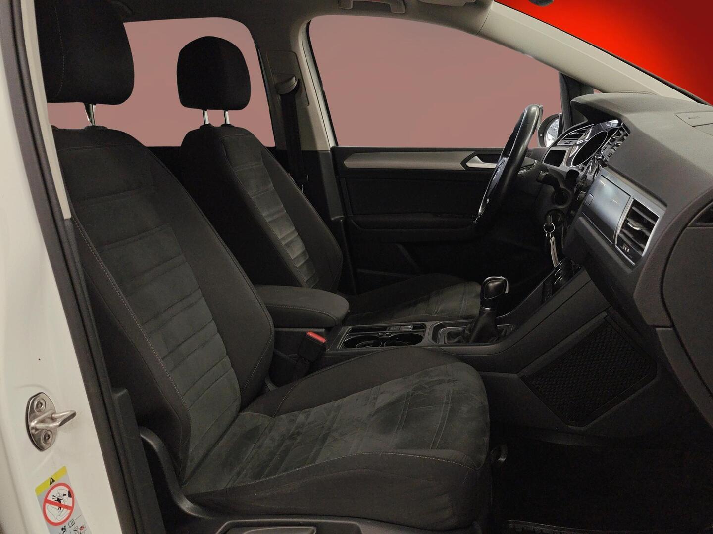 VOLKSWAGEN Touran 2018