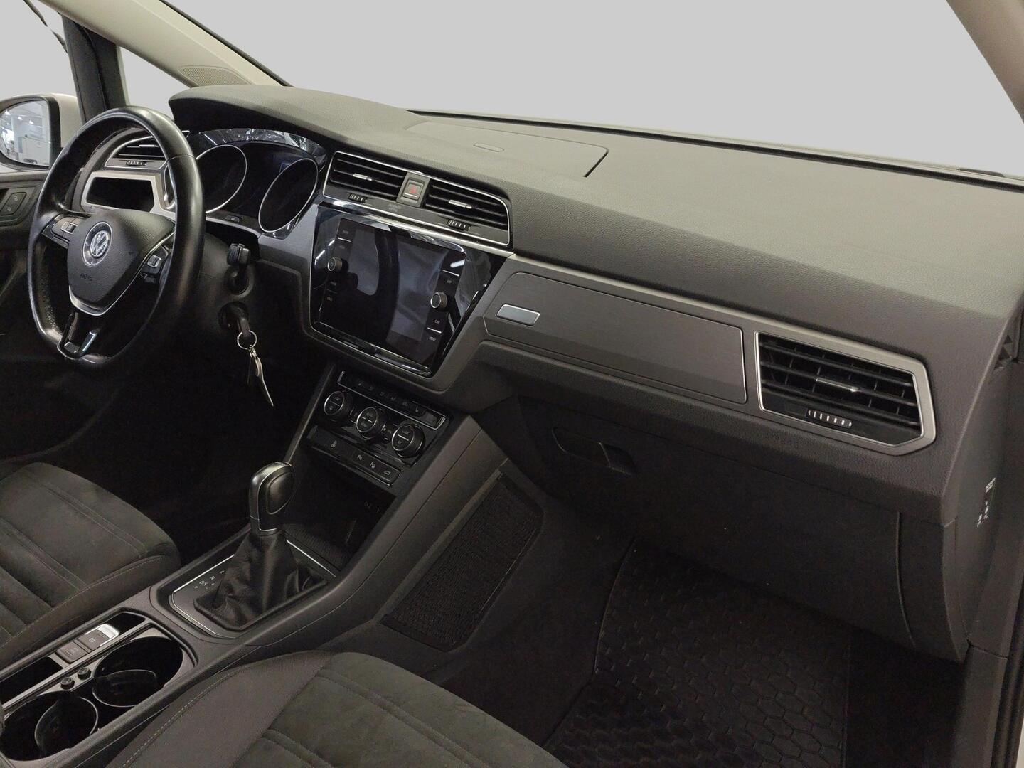 VOLKSWAGEN Touran 2018