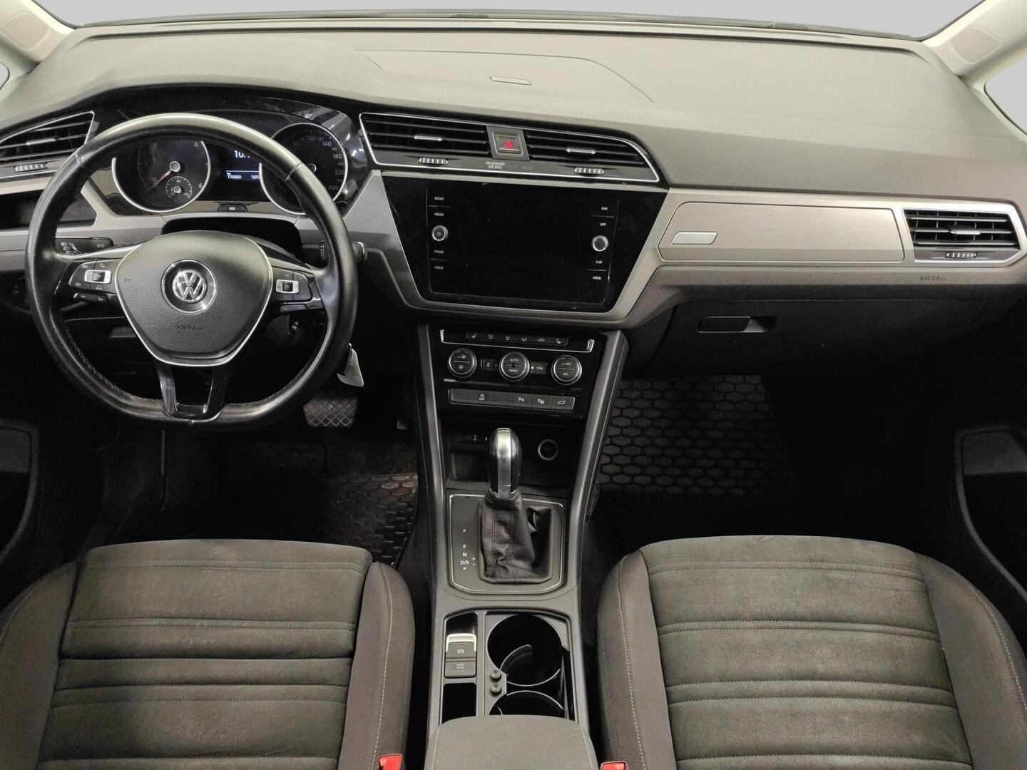 VOLKSWAGEN Touran 2018