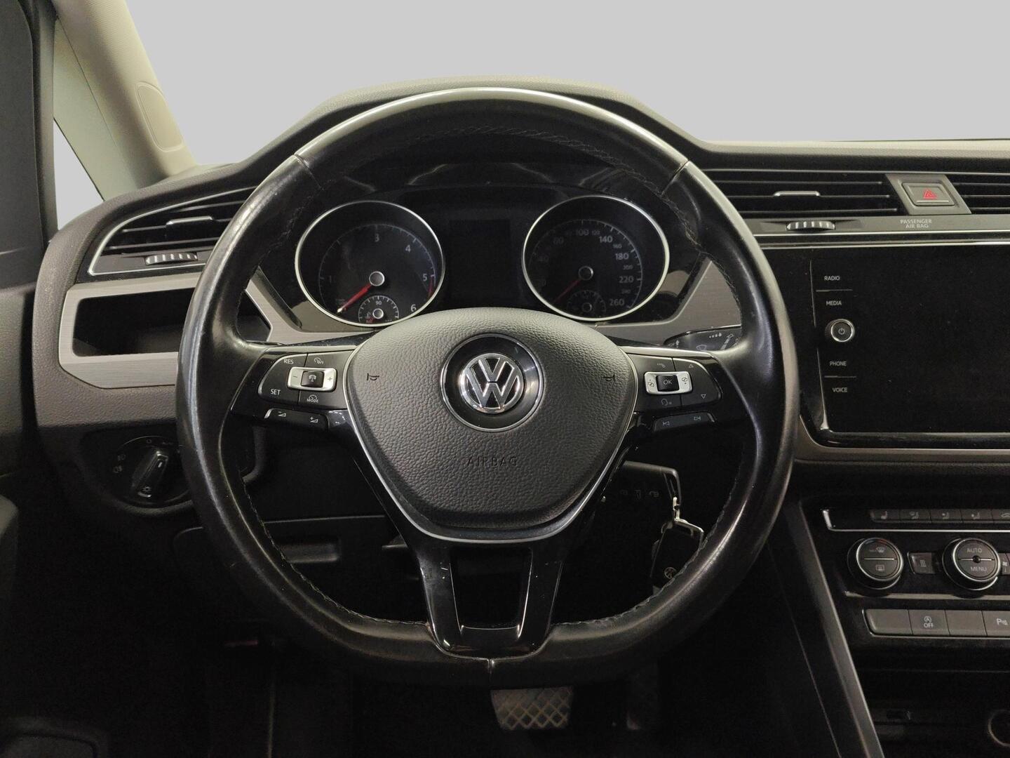 VOLKSWAGEN Touran 2018