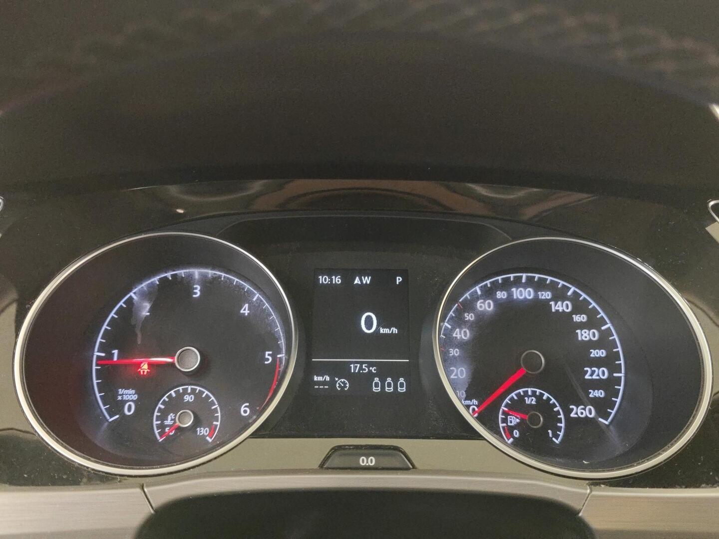 VOLKSWAGEN Touran 2018