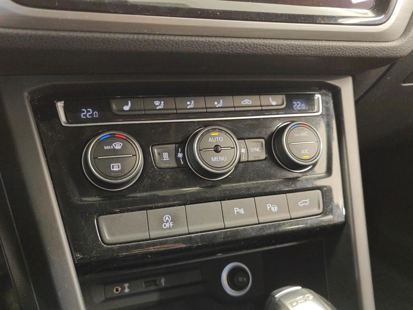 VOLKSWAGEN Touran 2018