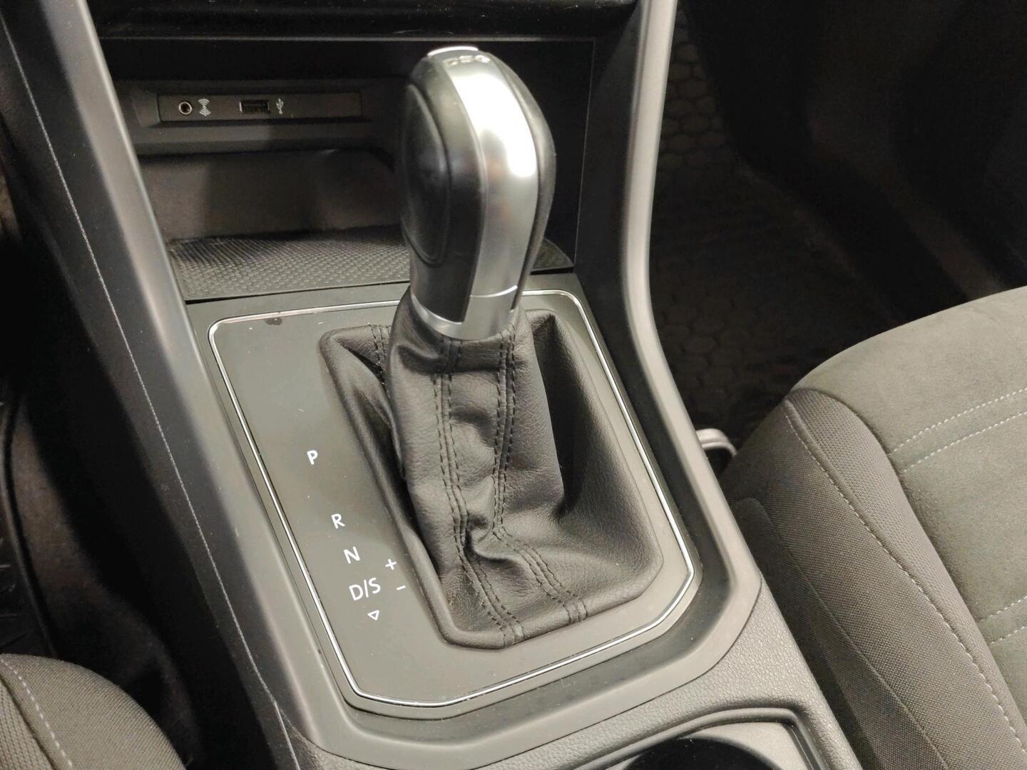 VOLKSWAGEN Touran 2018