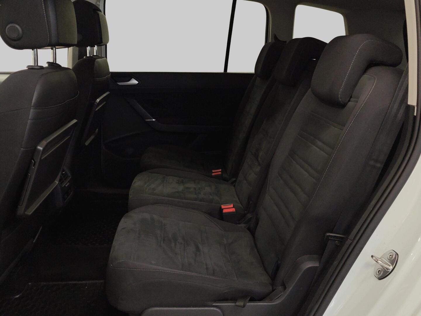 VOLKSWAGEN Touran 2018