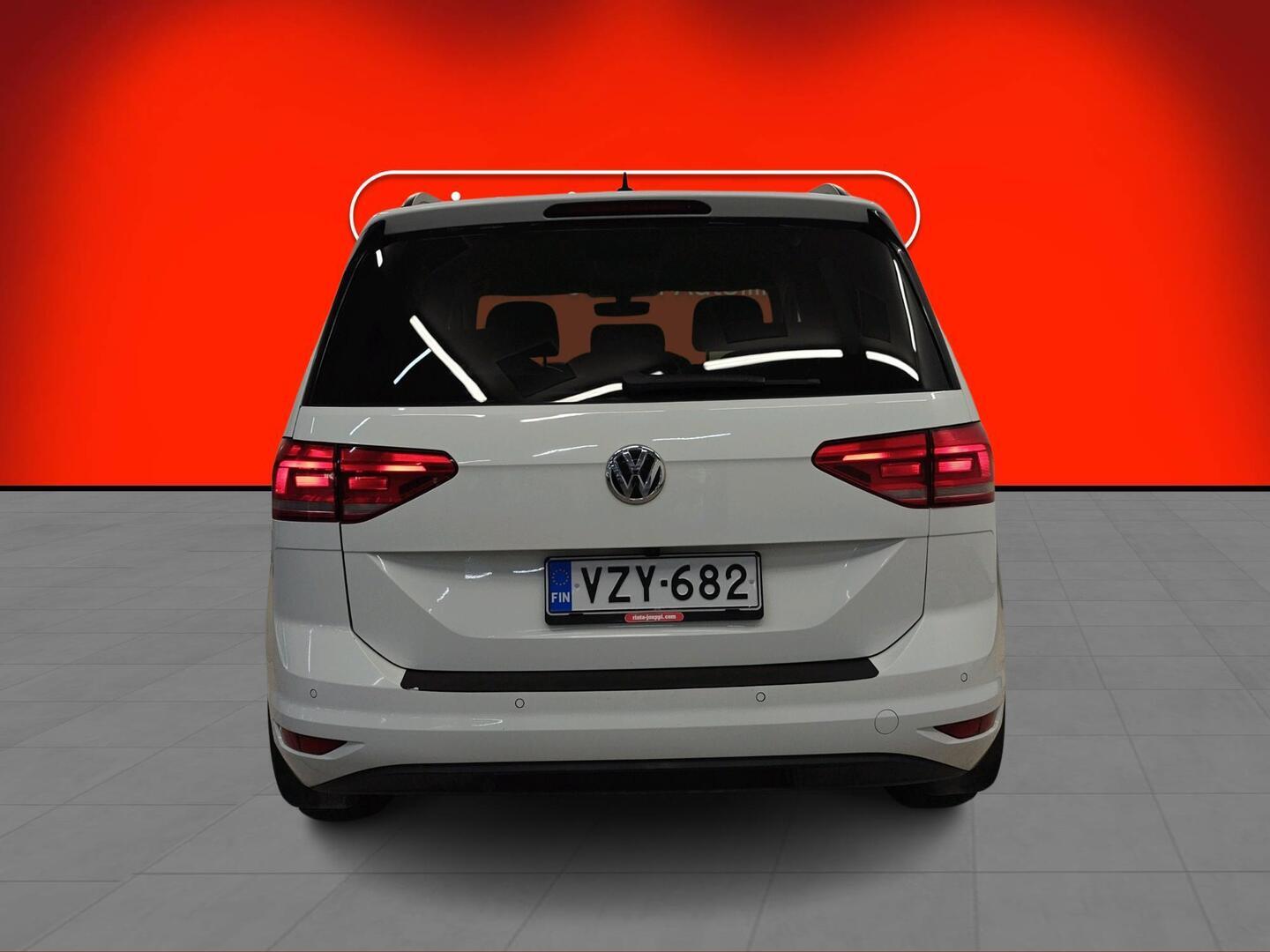 VOLKSWAGEN Touran 2018