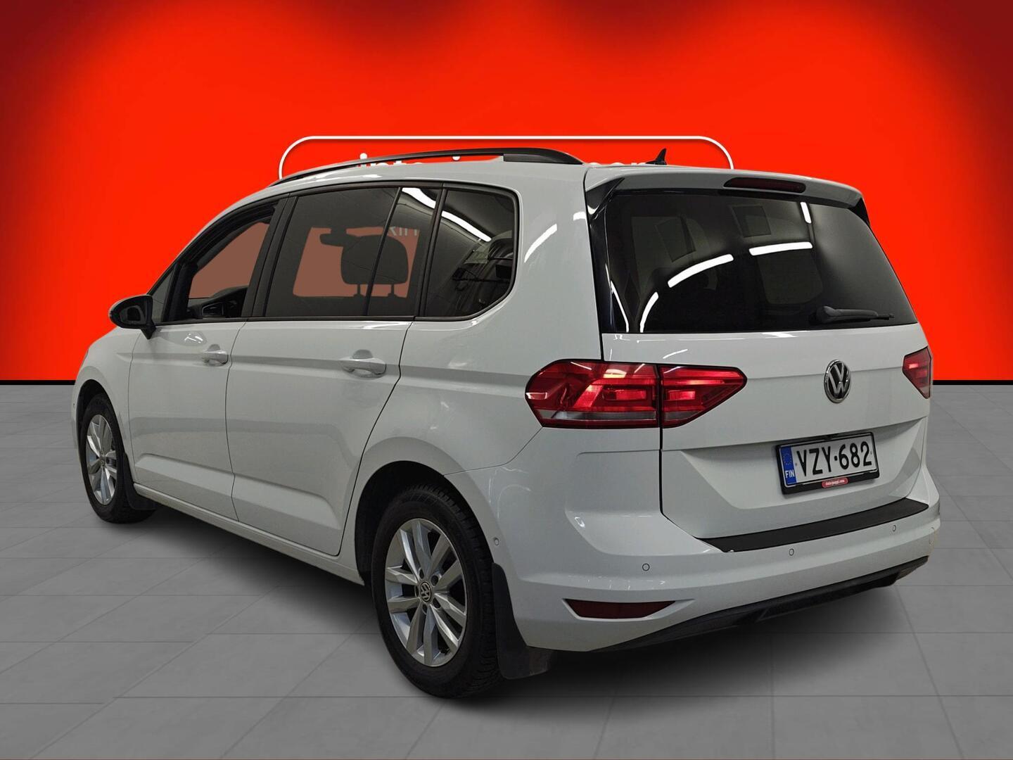VOLKSWAGEN Touran 2018