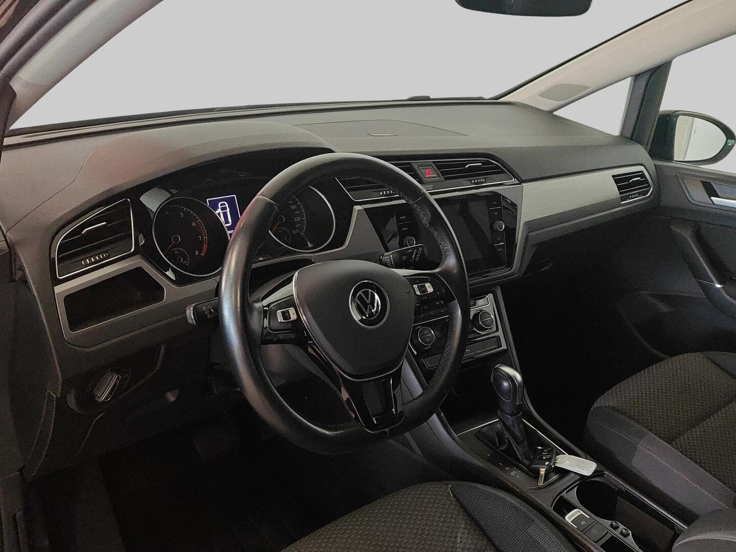 VOLKSWAGEN TOURAN 2021