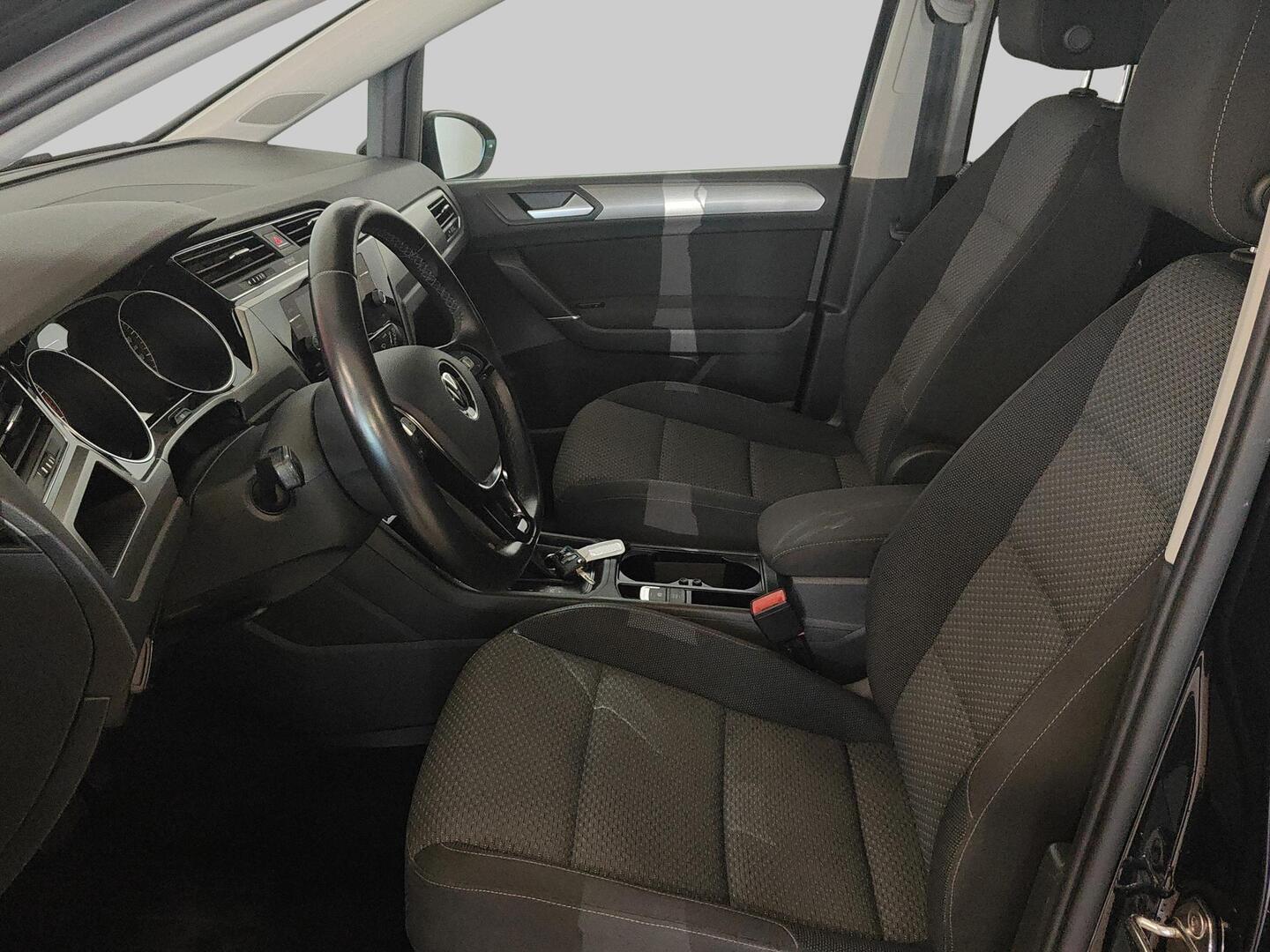 VOLKSWAGEN TOURAN 2021