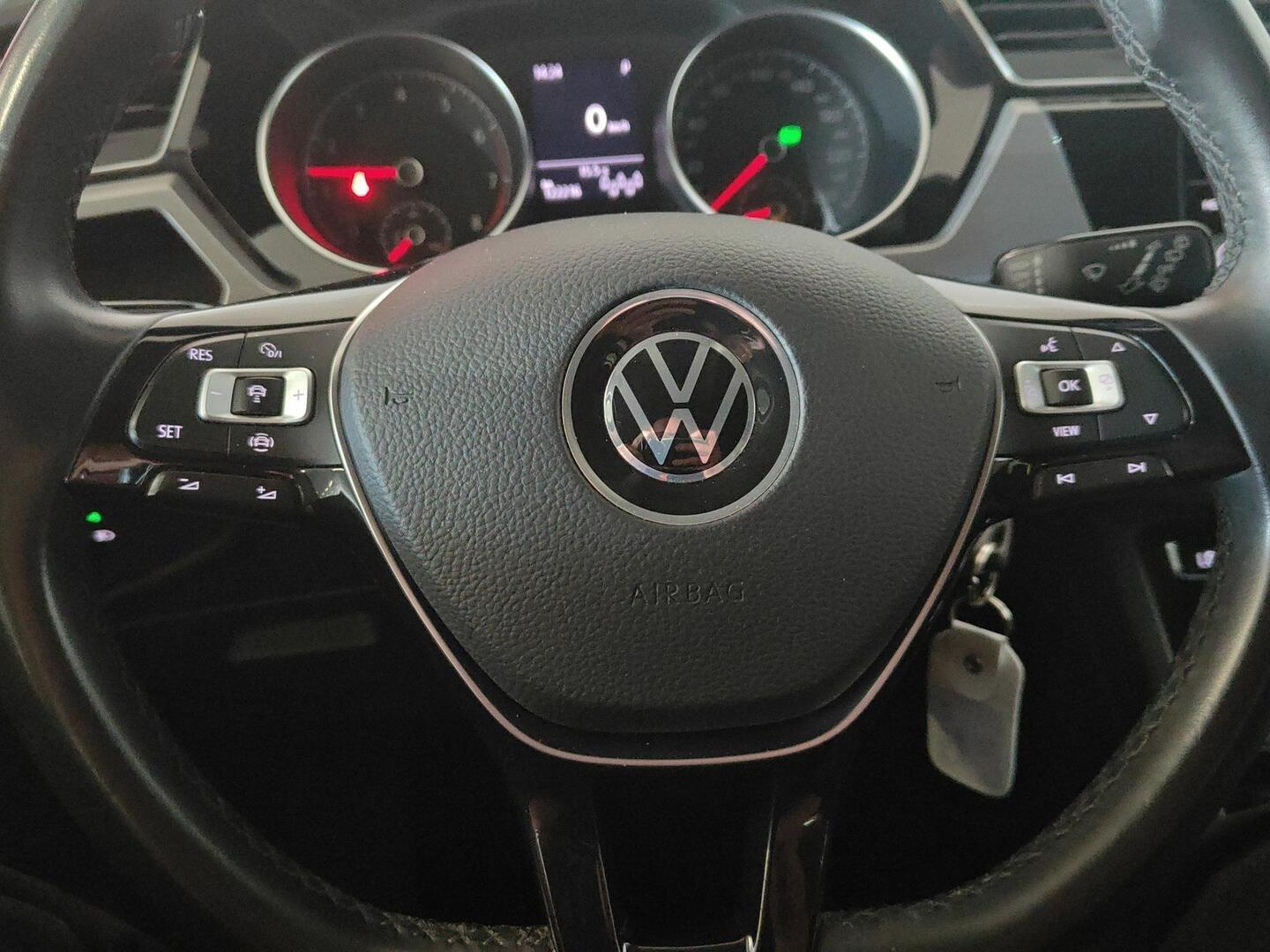 VOLKSWAGEN TOURAN 2021