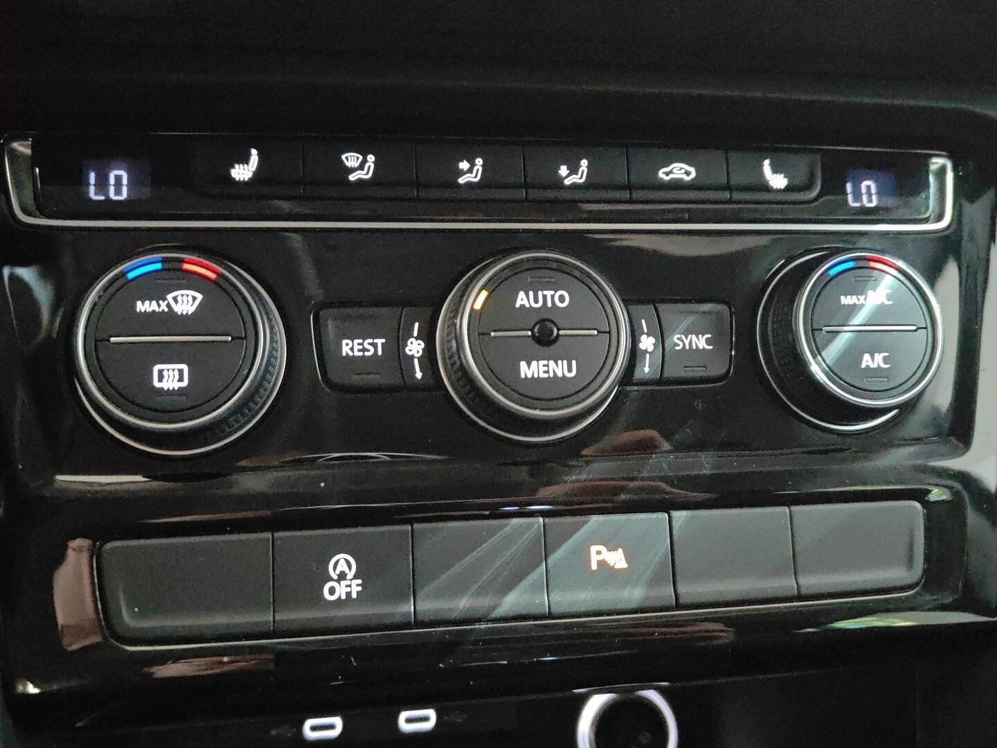 VOLKSWAGEN TOURAN 2021