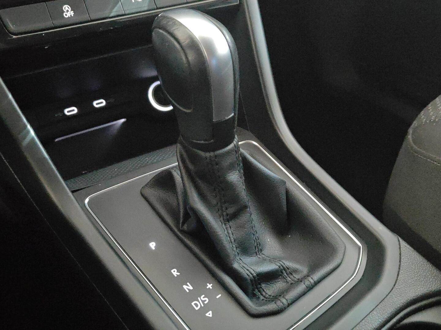 VOLKSWAGEN TOURAN 2021