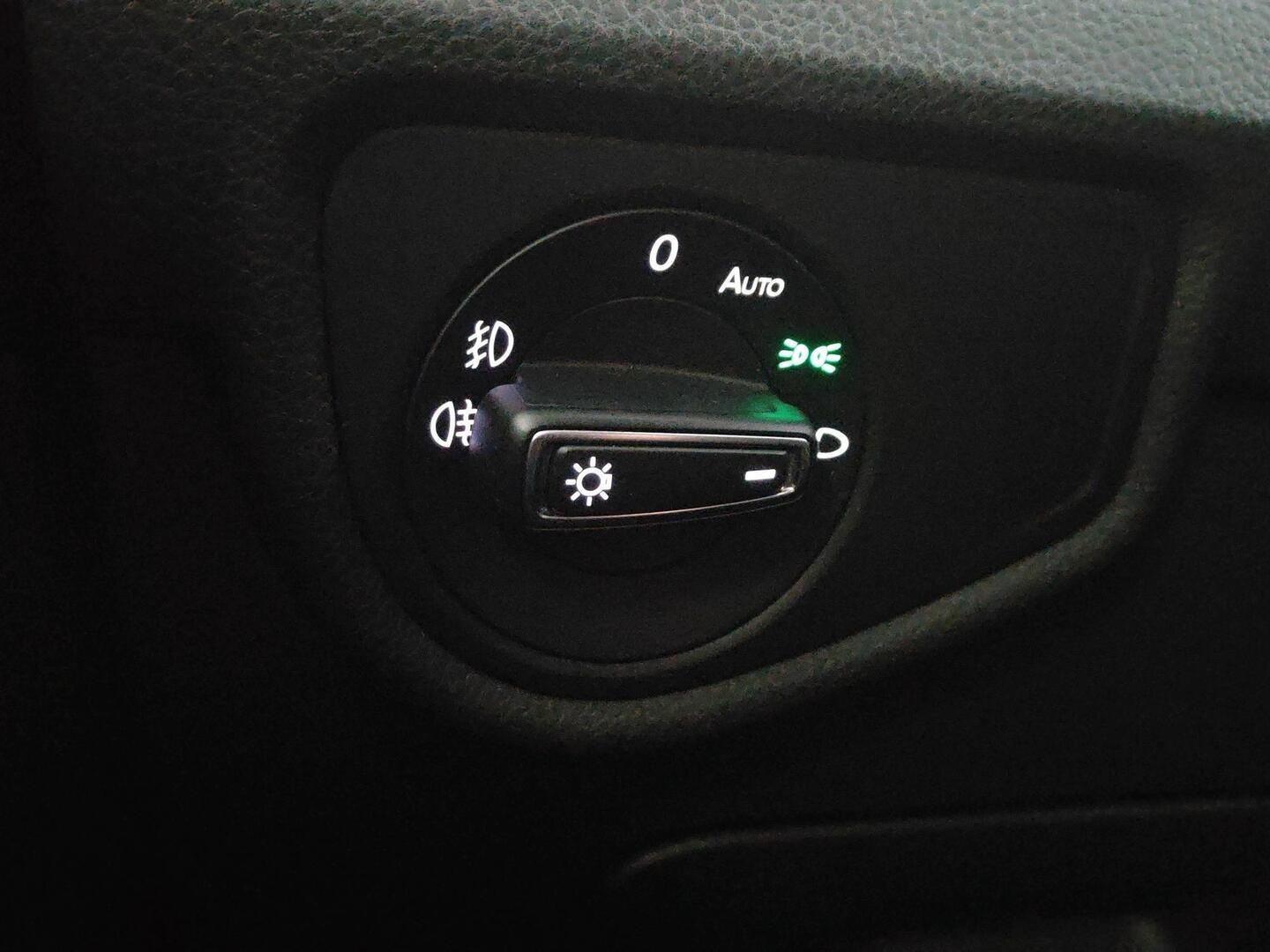 VOLKSWAGEN TOURAN 2021