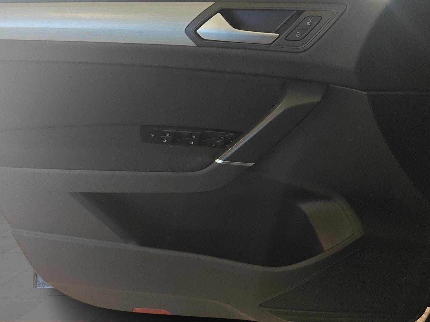 VOLKSWAGEN TOURAN 2021