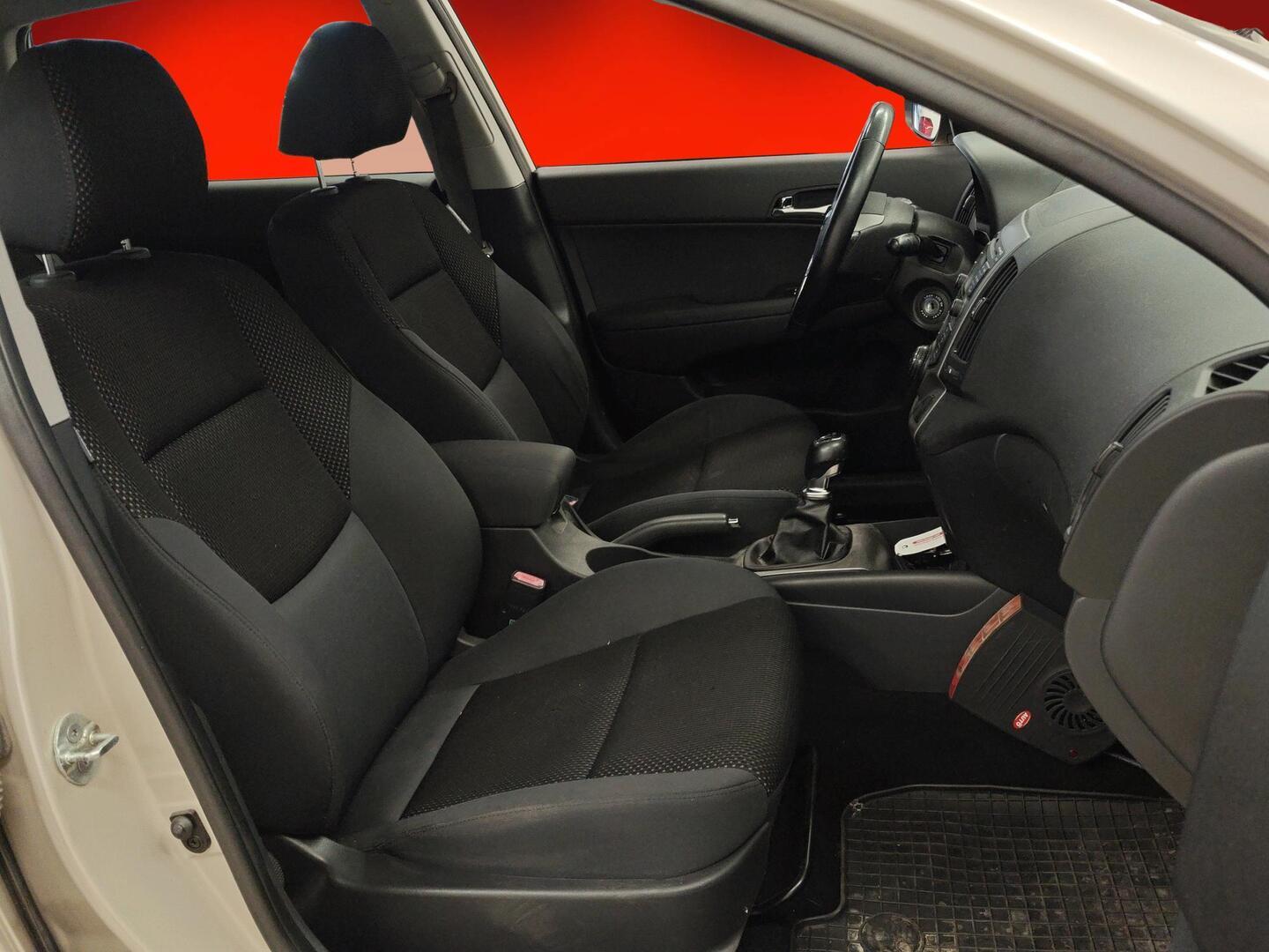 HYUNDAI i30 2010