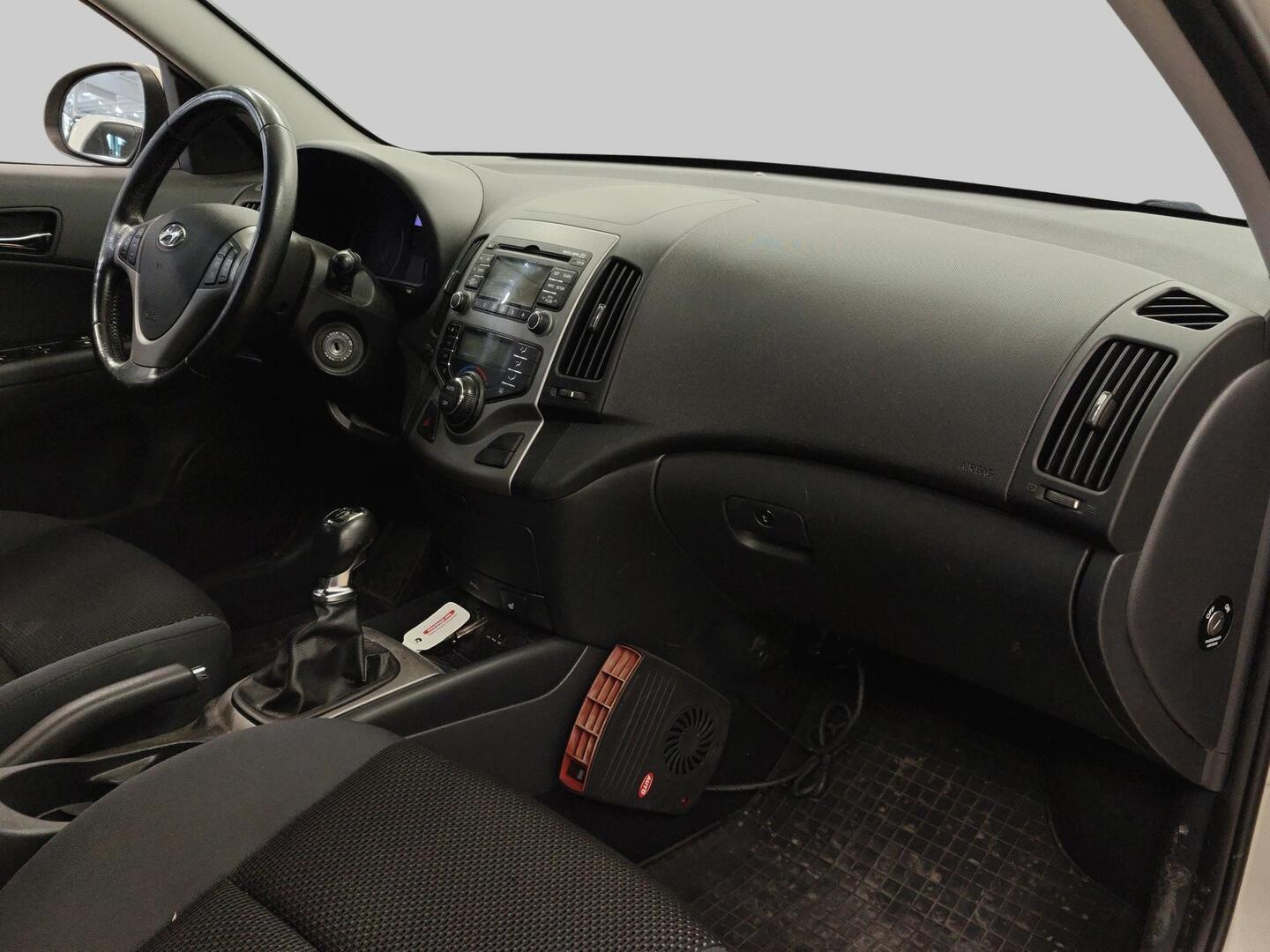 HYUNDAI i30 2010