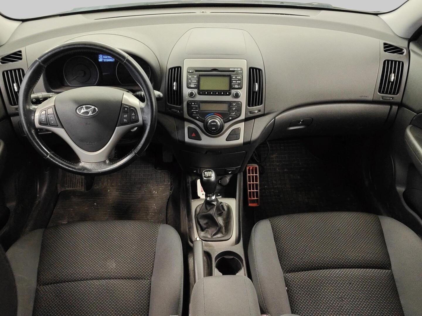 HYUNDAI i30 2010