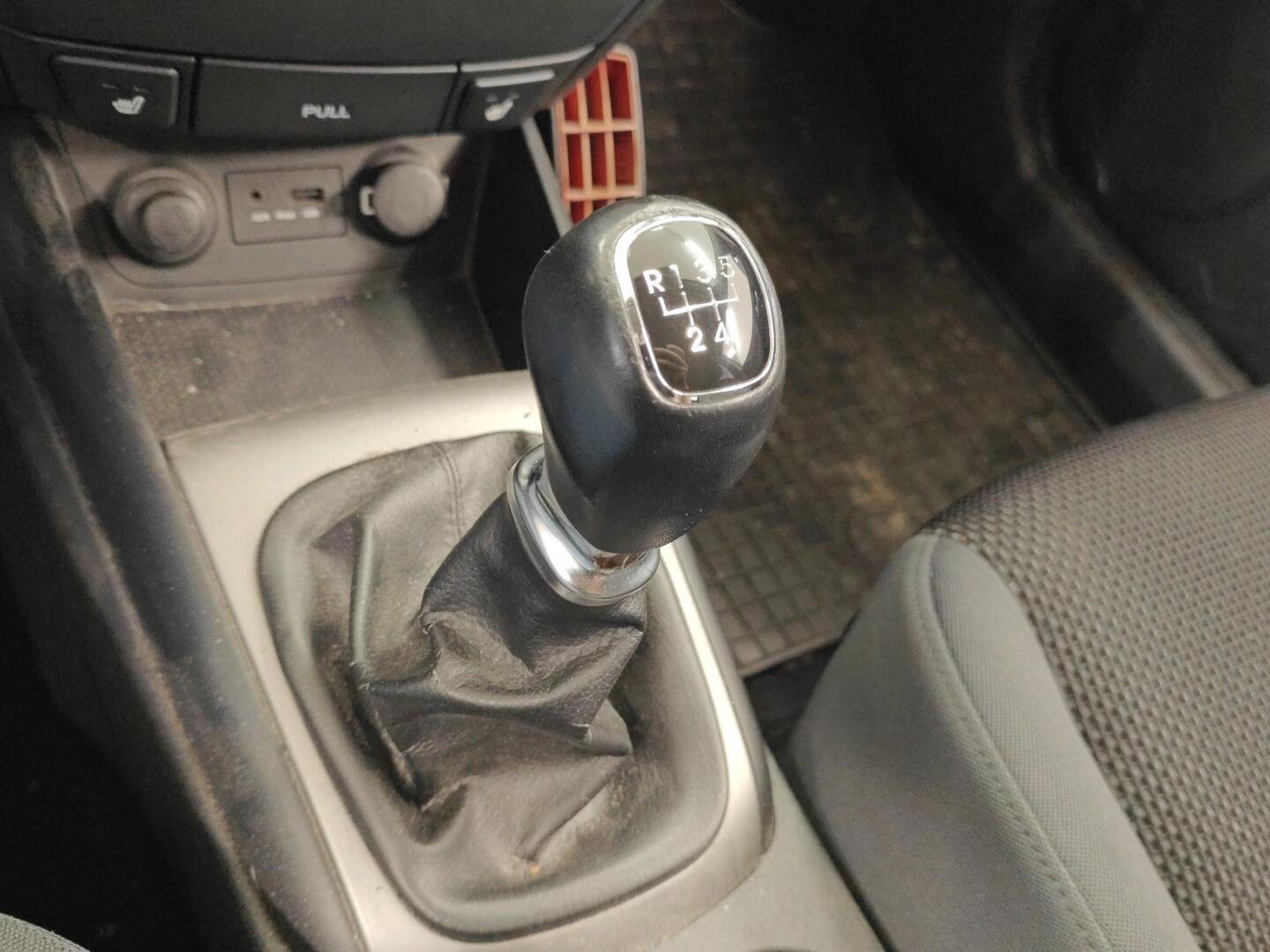 HYUNDAI i30 2010