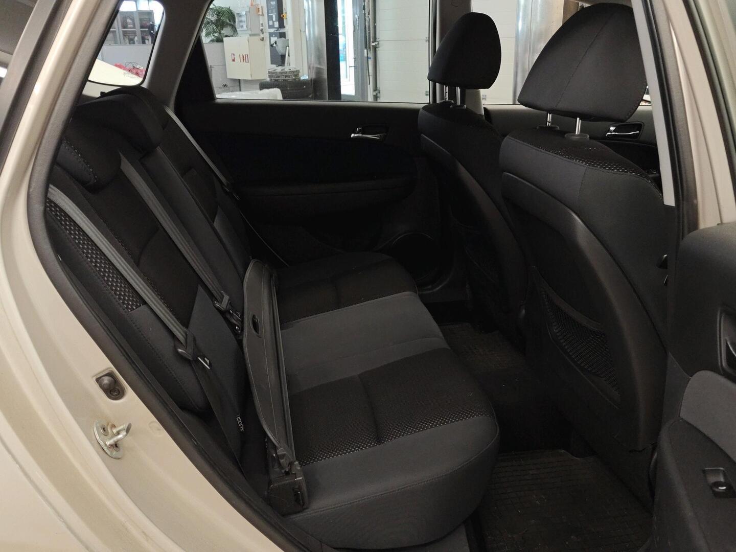 HYUNDAI i30 2010