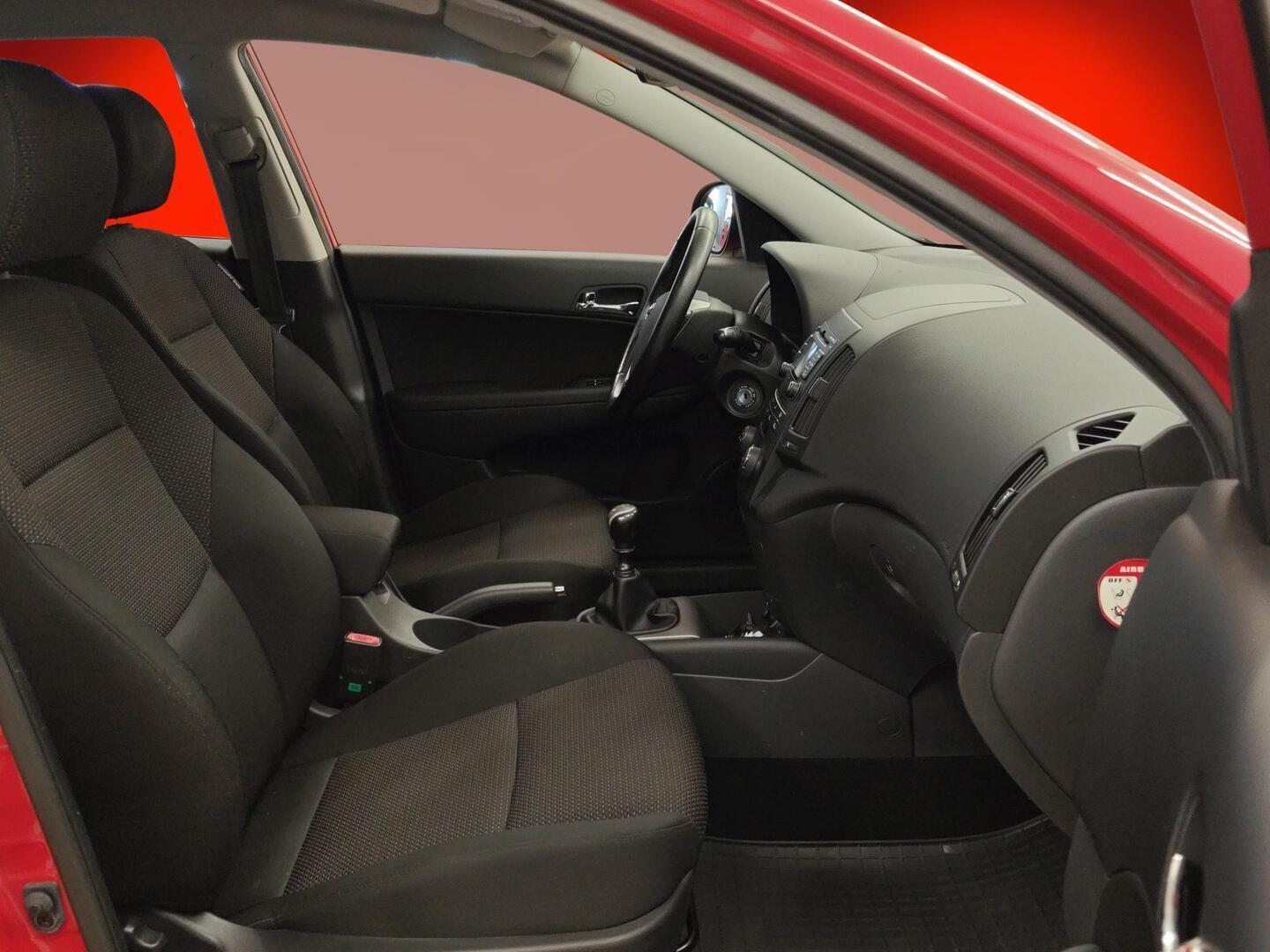 HYUNDAI i30 2011