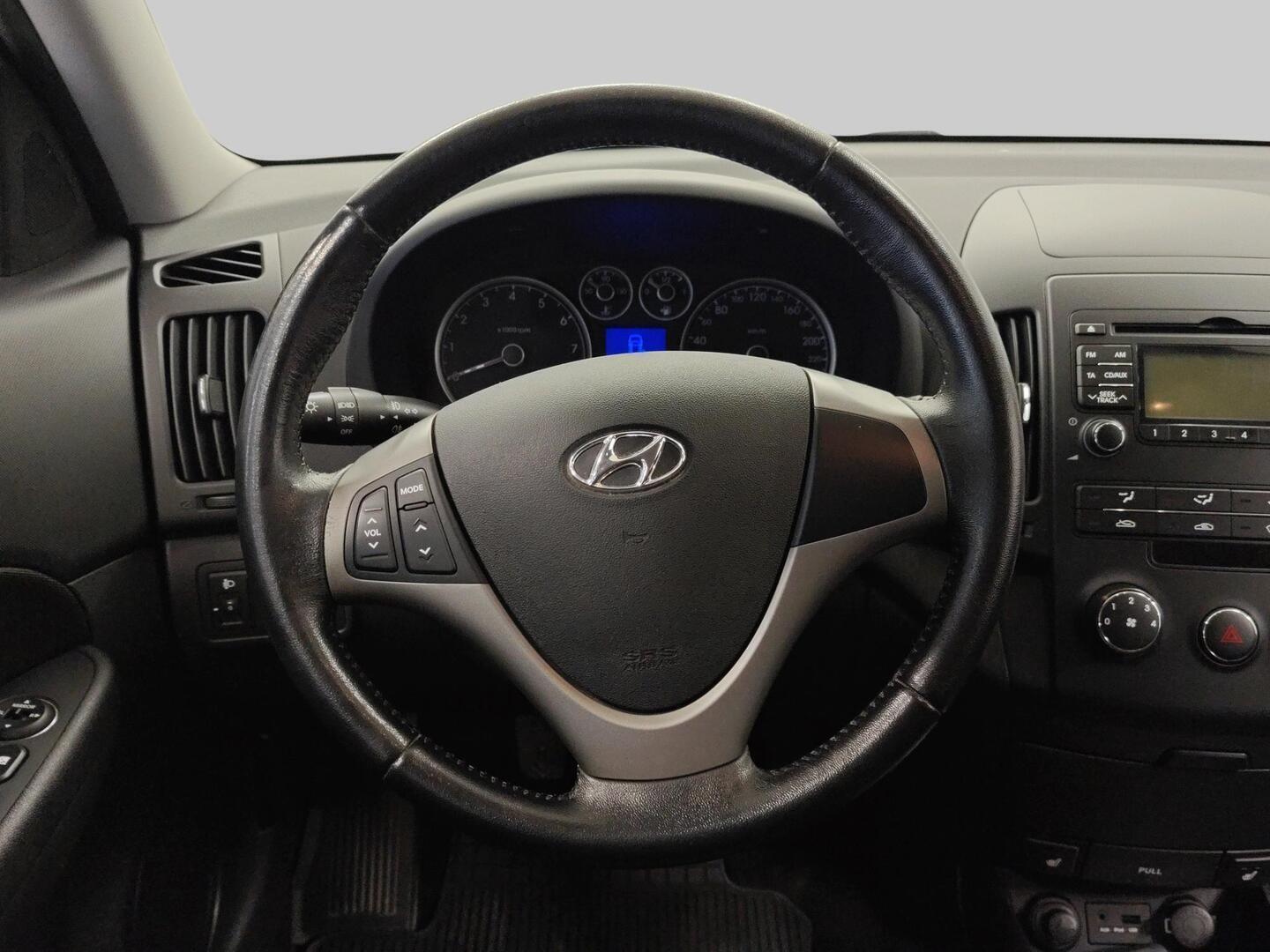 HYUNDAI i30 2011