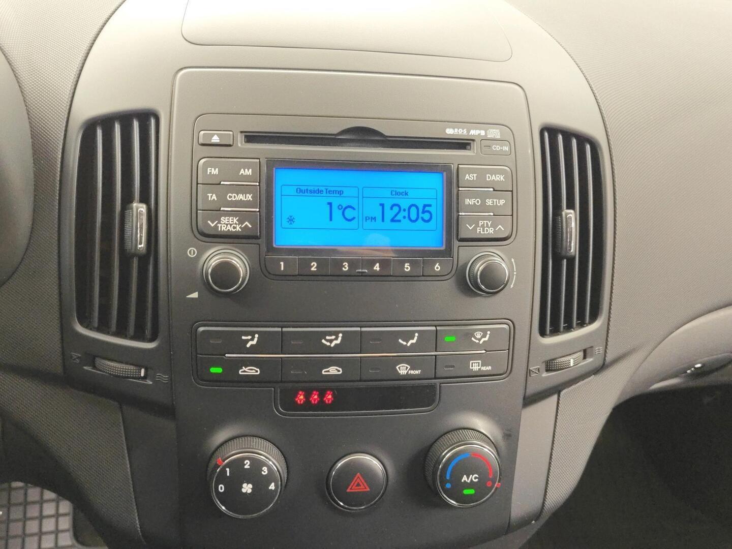 HYUNDAI i30 2011