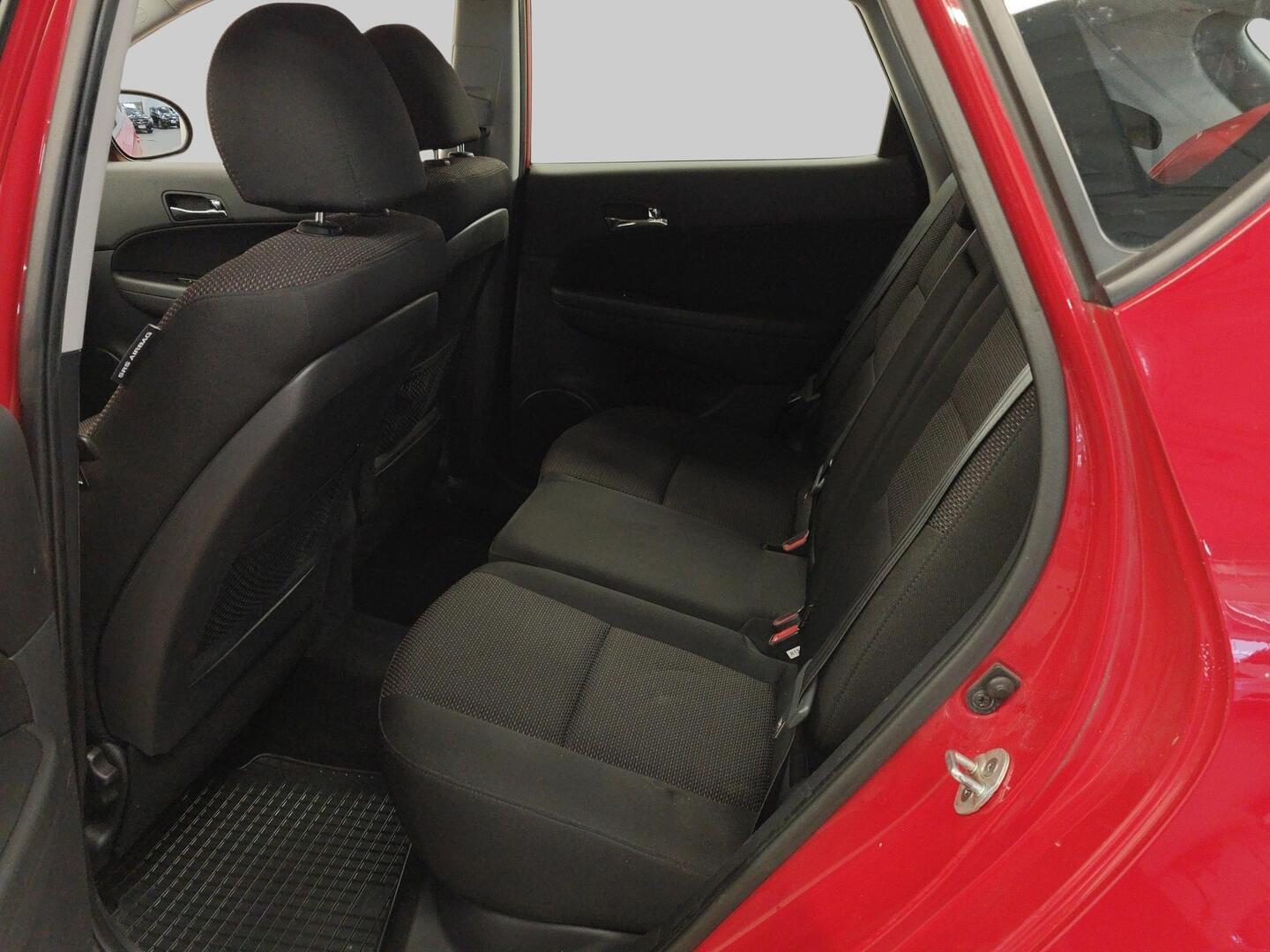 HYUNDAI i30 2011