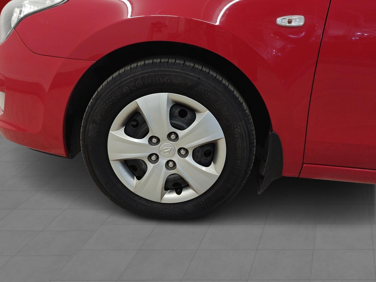 HYUNDAI i30 2011