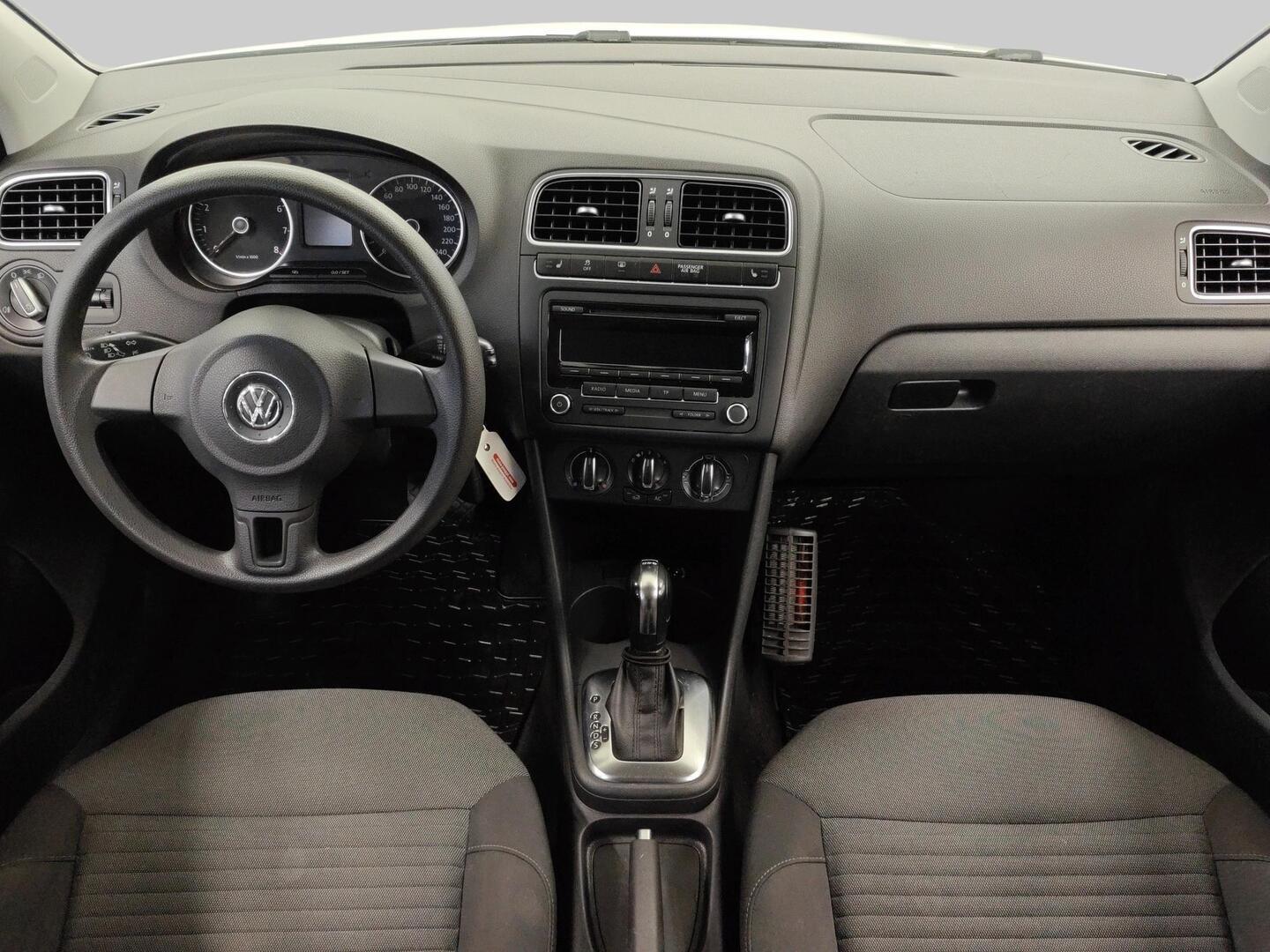 VOLKSWAGEN Polo 2012